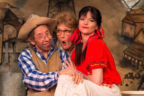Footlights Theatre Restaurant - Sunshine Coast Tourism 4