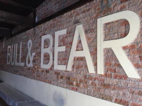Bull & Bear - Holiday Sunshine Coast 3