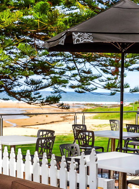 Lagoon Restaurant - Holiday Sunshine Coast 2
