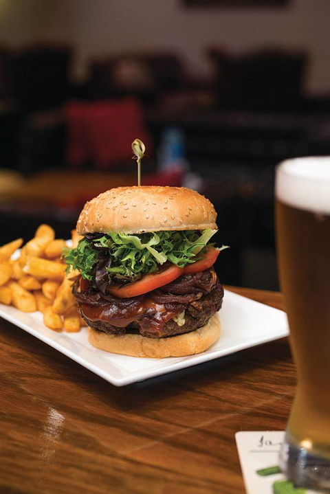 Dolly’s Bar & The Hibiscus Tavern - Sunshine Coast Tourism 1