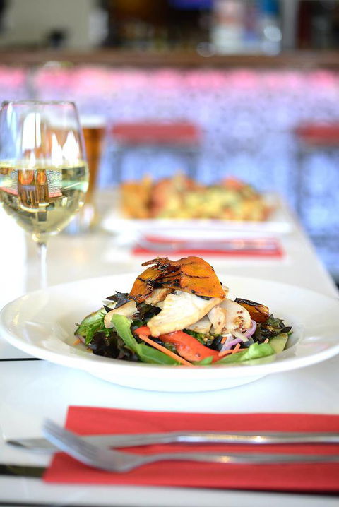 Dolly’s Bar & The Hibiscus Tavern - Sunshine Coast Tourism 4