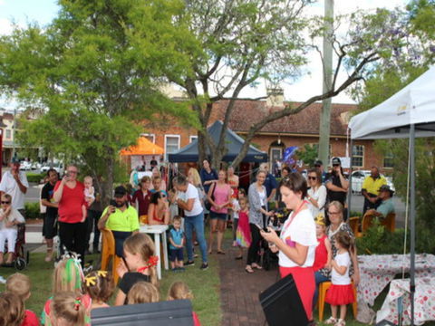 Dowling Street Christmas Party - Sunshine Coast Tourism 2