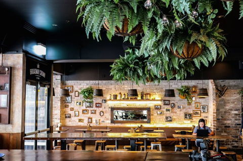 Broadway Crown - Sunshine Coast Tourism 3