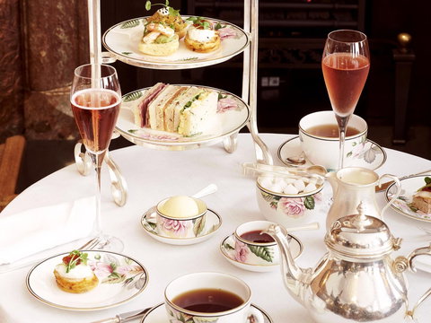 Girls Big Day Out Christmas Party - Sunshine Coast Tourism 0