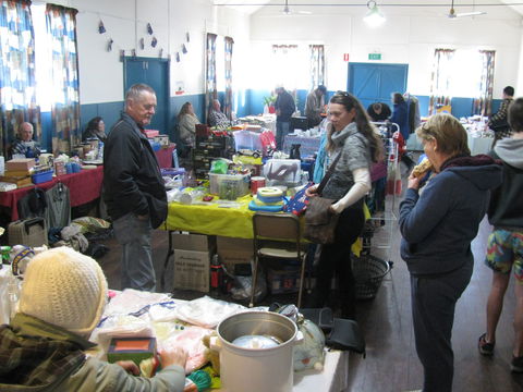 Trash And Treasure At East Kurrajong - Sunshine Coast Tourism 2