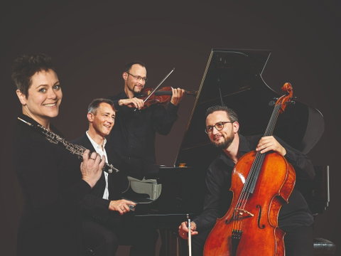 Eggner Trio And Diana Doherty - Holiday Sunshine Coast 0
