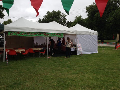 Macclesfield Strawberry Fete - Holiday Sunshine Coast 0