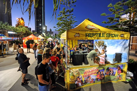 Surfers Paradise Beachfront Markets - Sunshine Coast Tourism 0