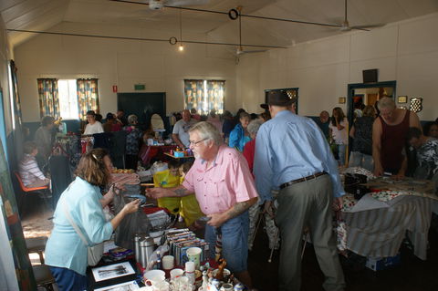 Twilight Markets At East Kurrajong - Sunshine Coast Tourism 0