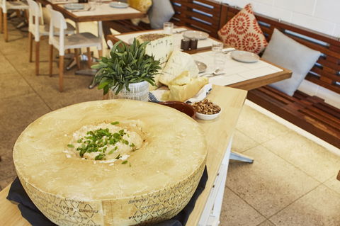 Flaming Cheese Wheel And Wine Experience: Dee Why - Sunshine Coast Tourism 0