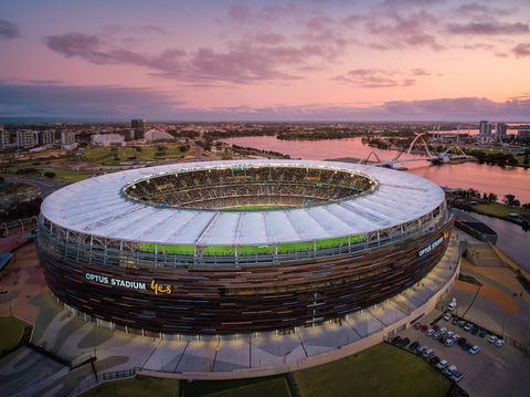 Fremantle Dockers V West Coast Eagles - AFL Round 7 - Holiday Sunshine Coast 1