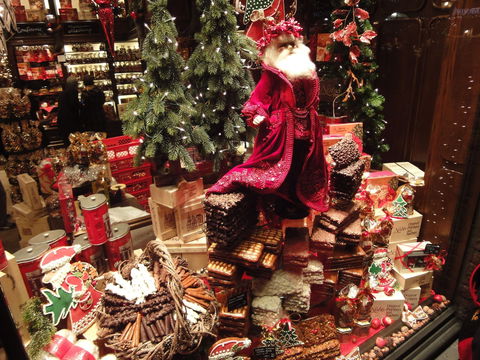 Girls Big Day Out Christmas In July - Sunshine Coast Tourism 2