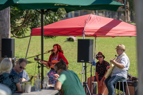 Live Music Sundays At Mountain Ridge Wines - Holiday Sunshine Coast 2
