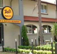Zed's At The Inn - Sunshine Coast Tourism