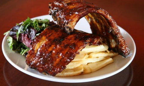 Oscar's Hotel Restaurant - Sunshine Coast Tourism 0