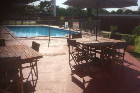 Ambassador Motel - Holiday Sunshine Coast 1
