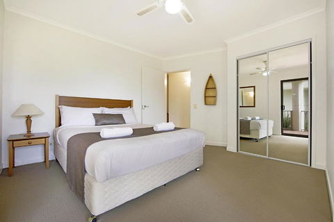 Whale Watch Ocean Beach Resort - Sunshine Coast Tourism 2