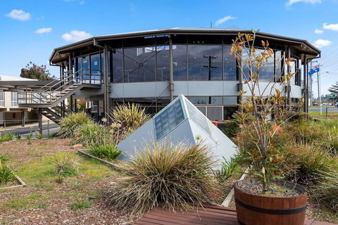 Quality Hotel Bathurst - Holiday Sunshine Coast 1