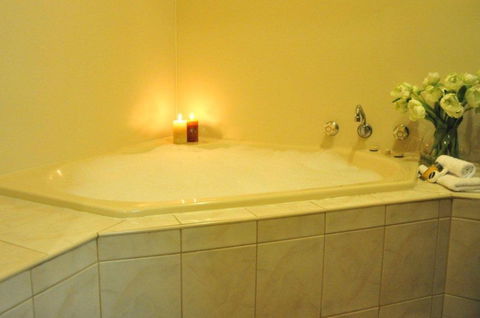 High Country Motor Inn - Sunshine Coast Tourism 4