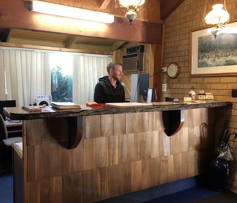High Country Motor Inn - Sunshine Coast Tourism 3