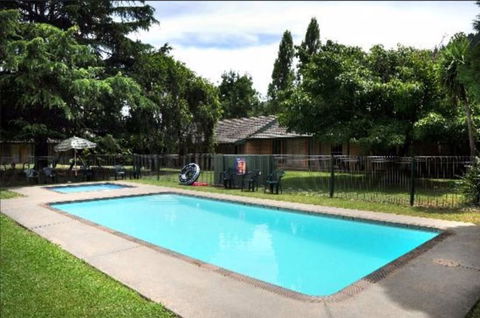 High Country Motor Inn - Sunshine Coast Tourism 0