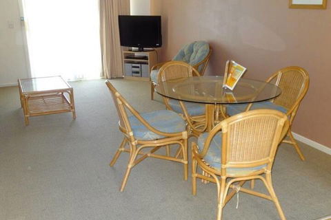 Aqualuna Beach Resort - Holiday Sunshine Coast 5