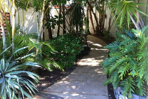 Aqualuna Beach Resort - Holiday Sunshine Coast 1