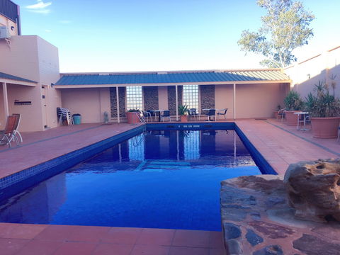 Desert Cave Hotel - Holiday Sunshine Coast 4