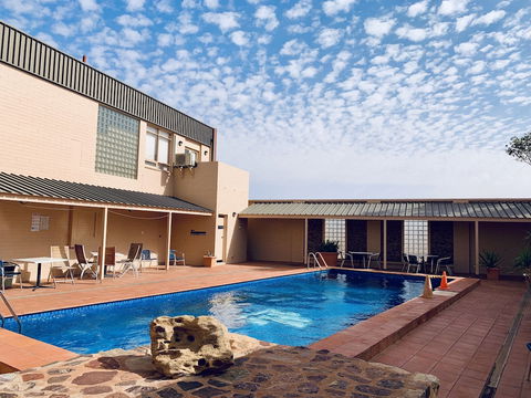 Desert Cave Hotel - Holiday Sunshine Coast 6
