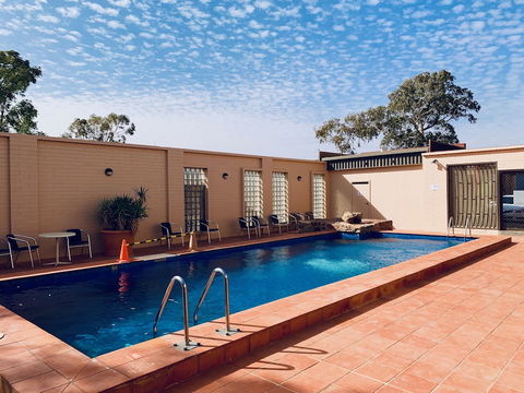 Desert Cave Hotel - Holiday Sunshine Coast 3