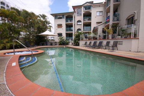 Aruba Beach Resort - Sunshine Coast Tourism 2