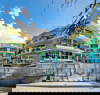 Rolling Surf Resort - Holiday Sunshine Coast