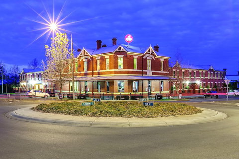 Lake Inn Ballarat - Sunshine Coast Tourism 2