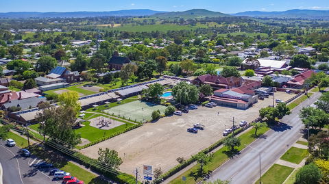 Alzburg Resort - Sunshine Coast Tourism 2