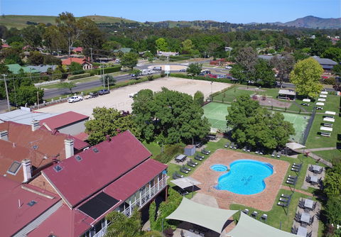 Alzburg Resort - Sunshine Coast Tourism 3