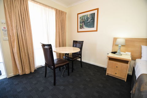 Sandown Heritage Motel - Sunshine Coast Tourism 4