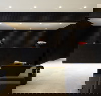 Burbury Hotel  Apartments - Holiday Sunshine Coast