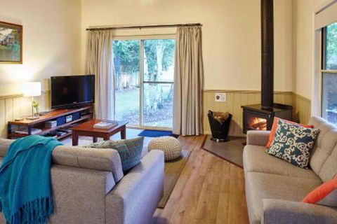 Alpine Valley Cottages - Holiday Sunshine Coast 6