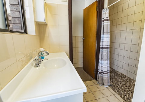 Emu Beach Chalets - Sunshine Coast Tourism 6