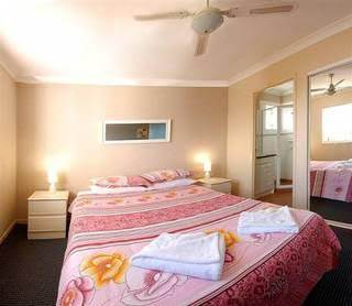 Shaz Maisons Apartments - Sunshine Coast Tourism 1