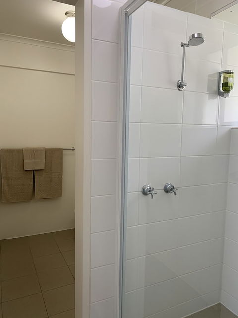 Adina Place Motel Apartments - Holiday Sunshine Coast 3