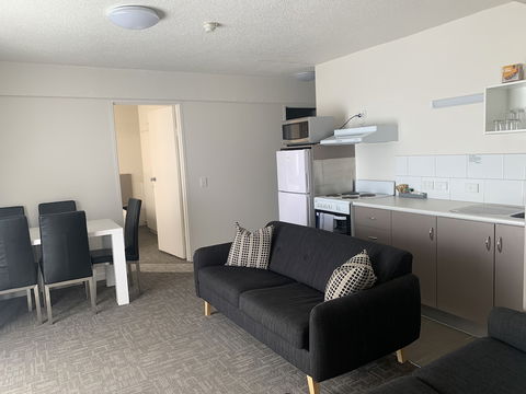 Adina Place Motel Apartments - Holiday Sunshine Coast 6