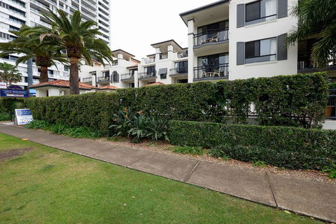 Island Beach Resort - Sunshine Coast Tourism 2
