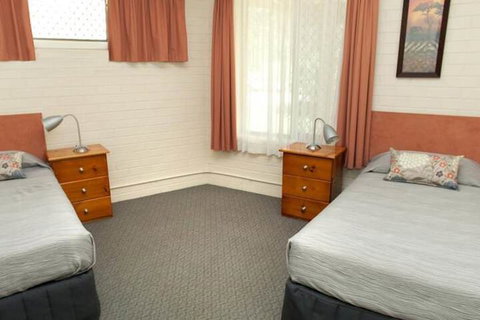 Byron Motor Lodge Motel - Sunshine Coast Tourism 7