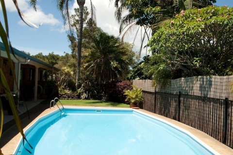 Byron Motor Lodge Motel - Sunshine Coast Tourism 2