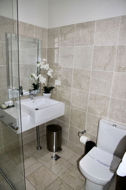 Mariners Court Hotel - Holiday Sunshine Coast 4