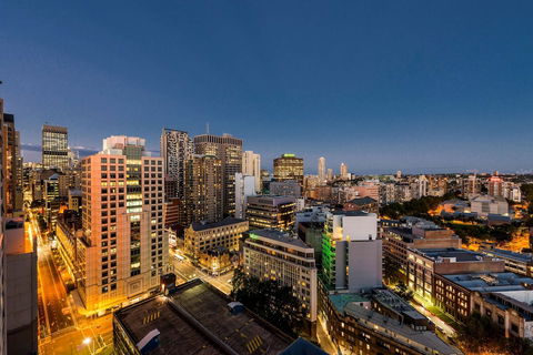 Oaks Sydney Castlereagh Suites - Holiday Sunshine Coast 2