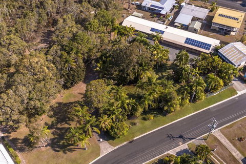 Tin Can Bay Motel - Sunshine Coast Tourism 1