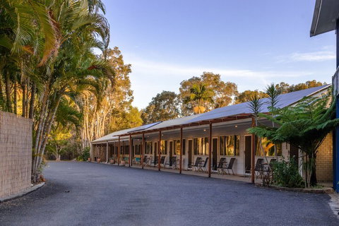 Tin Can Bay Motel - Sunshine Coast Tourism 4
