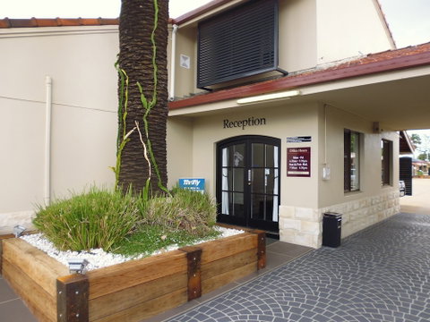 Burke And Wills Motor Inn - Sunshine Coast Tourism 0